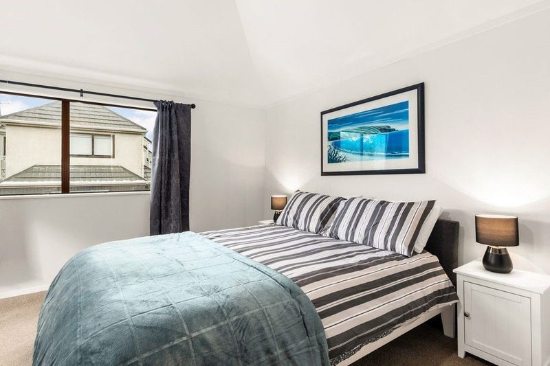 Lyall Bay, 2 bedrooms64657812352130111