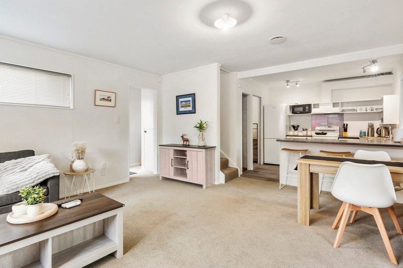 Lyall Bay, 2 bedrooms64657812352130114