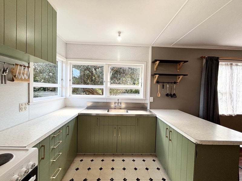 Waiuku, 4 bedrooms64657911881729112