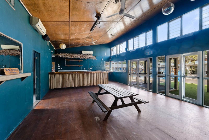 IMAGINE YOUR IDEAL BAR OR EATERY HERE!64658207980417113