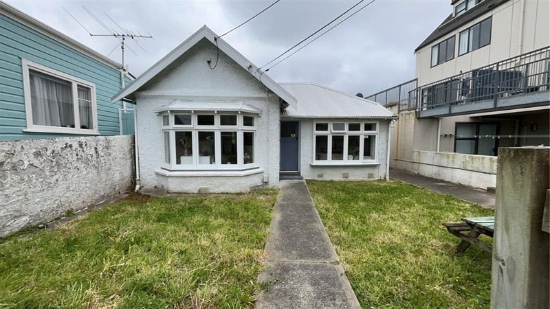 Newtown, 3 bedrooms64658096898817110