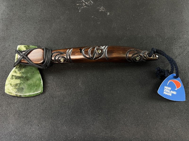 Stunning Maori Pounamu Greenstone Mere / Patu – 200mm - Lot W841 Carousel 1