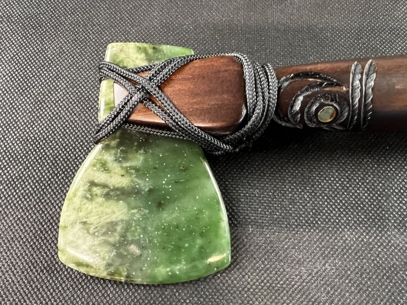 Stunning Maori Pounamu Greenstone Mere / Patu – 200mm - Lot W841 Carousel 2
