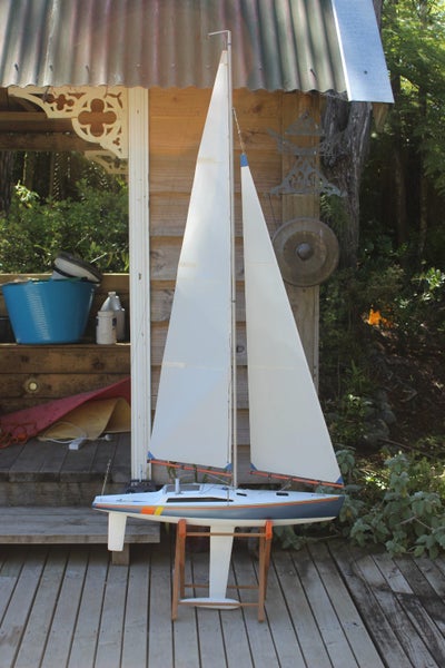 Radio controlled yacht Carousel 1