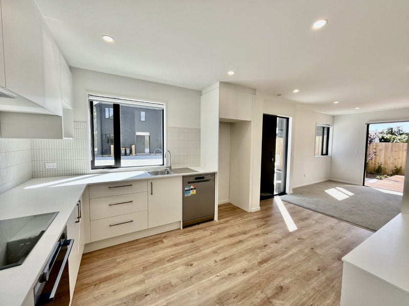 Woolston, 2 bedrooms64658985750914110