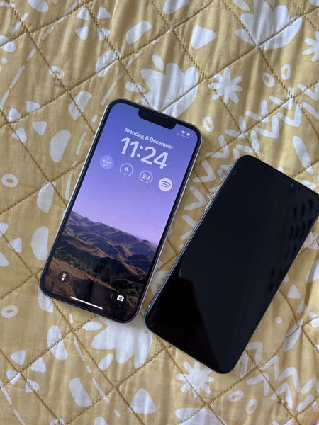 Iphone 13 pro & Iphone X bundle64659047752194110