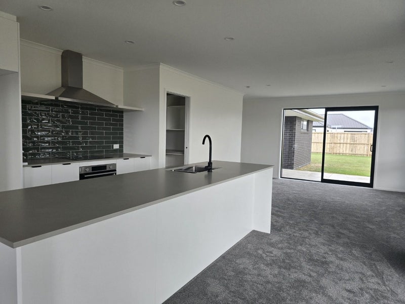 Elgin, 3 bedrooms64659196759554112