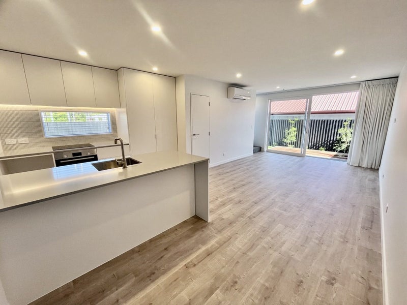 Somerfield, 2 bedrooms64659384314243112