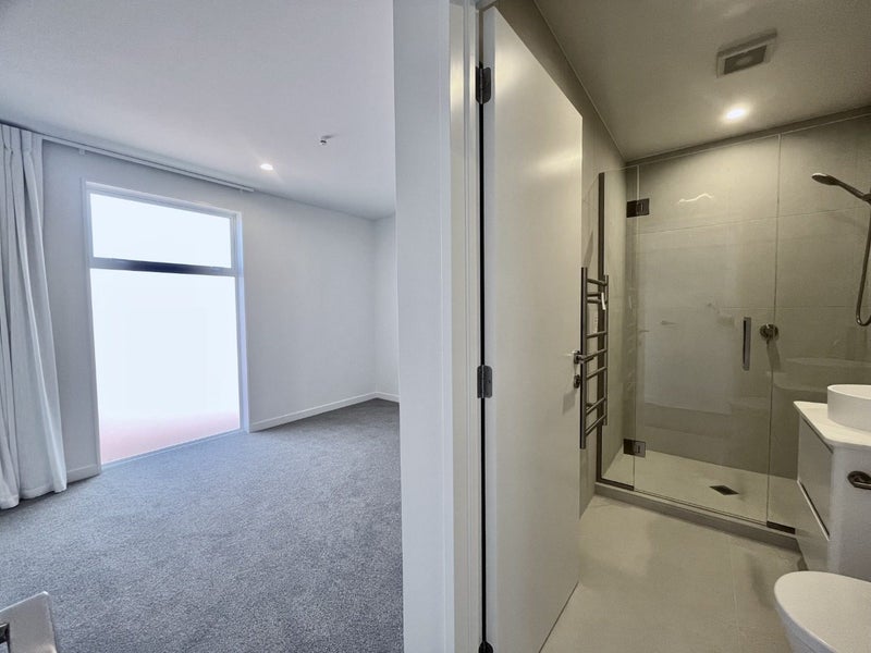 Somerfield, 2 bedrooms64659384314243114