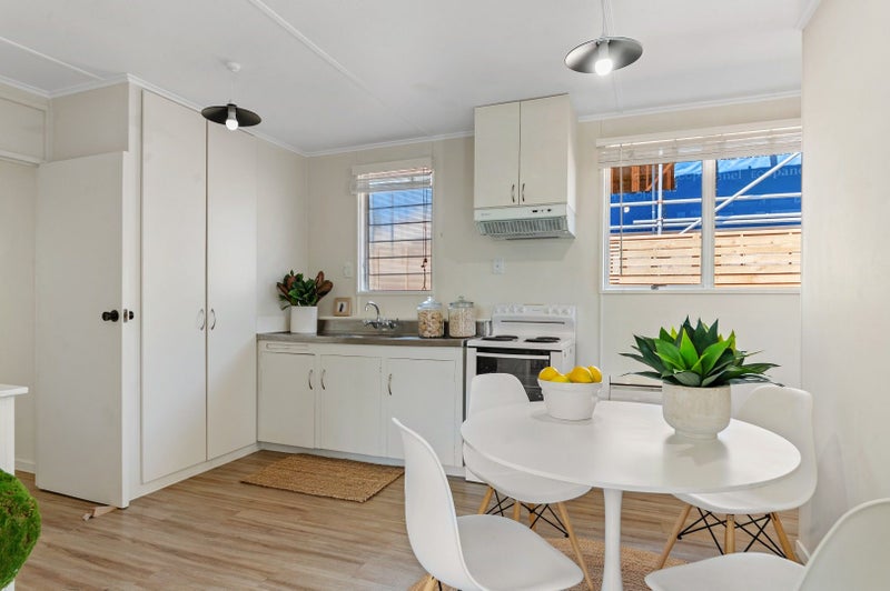 Sydenham, 3 bedrooms64659484203651111