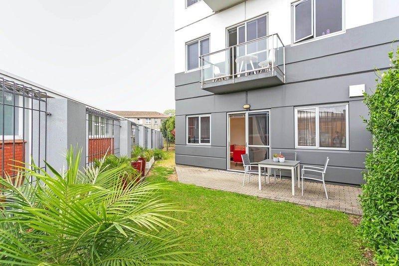 A Rare Find With Garden & 2-car Parking!64659582945795110