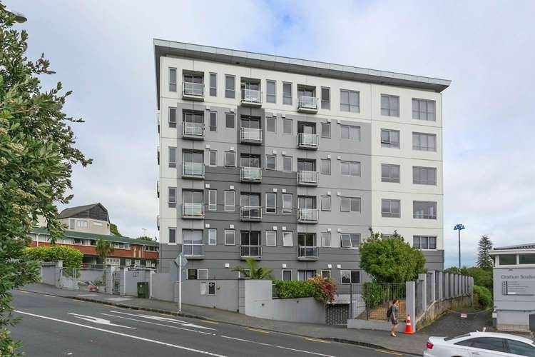 A Rare Find With Garden & 2-car Parking!64659582945795112