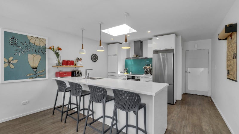 Modern coastal living – must be sold!64659682016770114