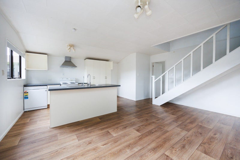 FIRST HOME CHARMER WITH A SLEEPOUT64659894582019112