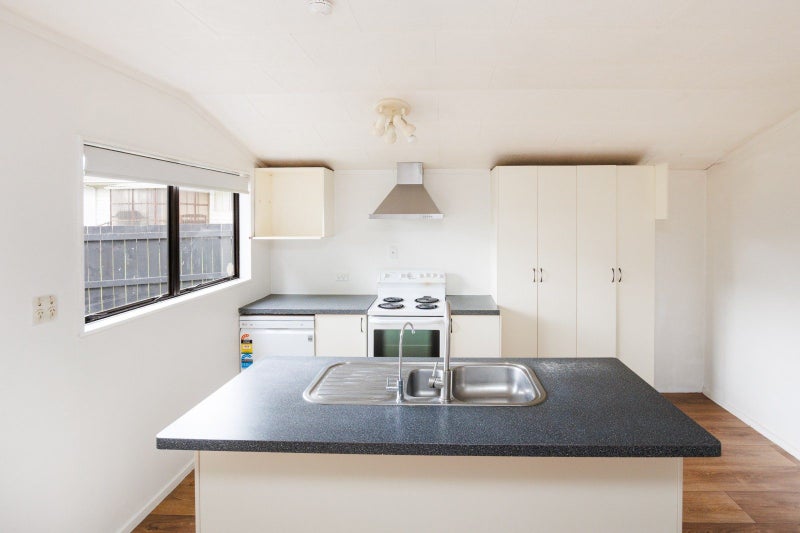 FIRST HOME CHARMER WITH A SLEEPOUT64659894582019113