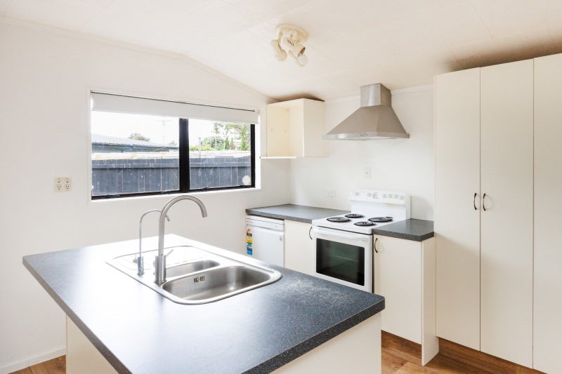 FIRST HOME CHARMER WITH A SLEEPOUT64659894582019114