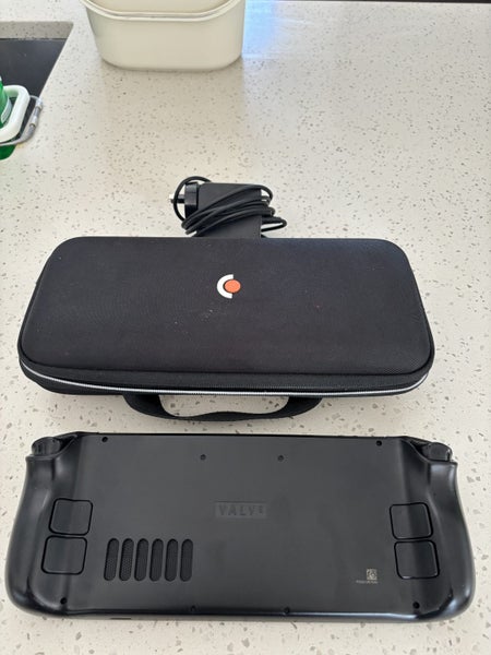 Steam Deck OLED – NZ JB Hi-Fi Model – Excellent Condition – Case & Charger64660019224321110