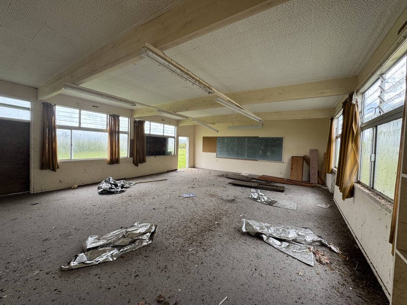 4x 70m2 relocatable classrooms64660006820354111