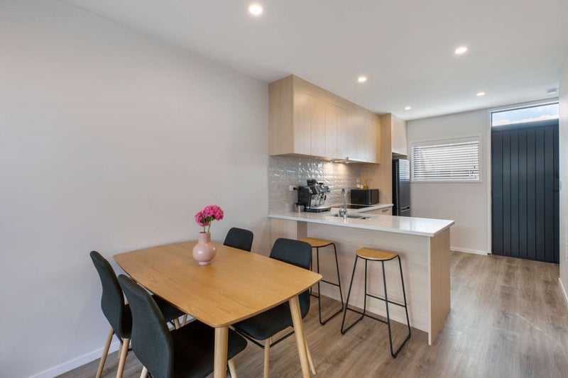 Hobsonville, 2 bedrooms64660081231105111