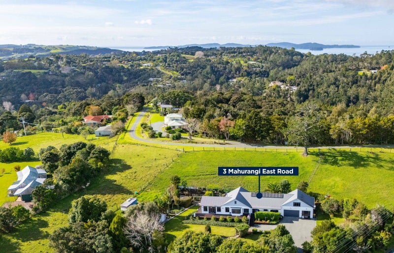 Private Coastal Living in Sandspit64660081247618111