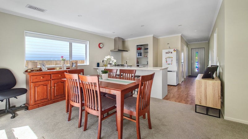 Churton Park, 3 bedrooms64660373102978112