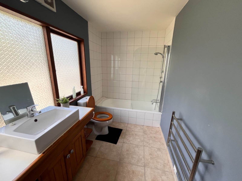 Titirangi, 3 bedrooms64660373256963113