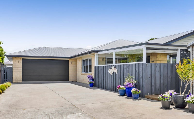 Vendor Relocating - Must Be Sold64660373290883111