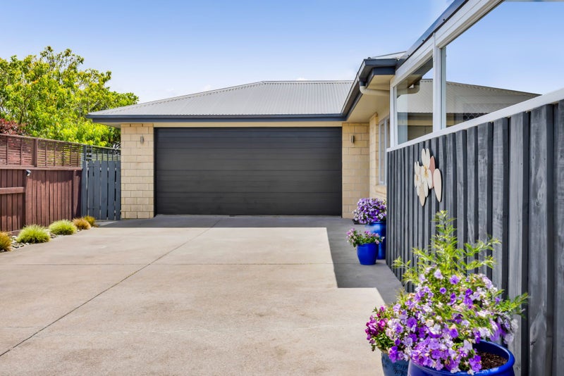 Vendor Relocating - Must Be Sold64660373290883112