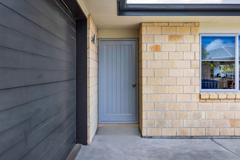 Vendor Relocating - Must Be Sold64660373290883113