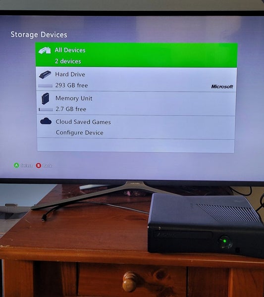 XBOX 360 SLIM - 4GB + 250GB HARDDRIVE *No Controller* Carousel 2
