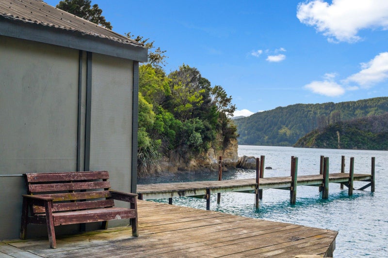 Unrivalled waterfront setting64661064606721114