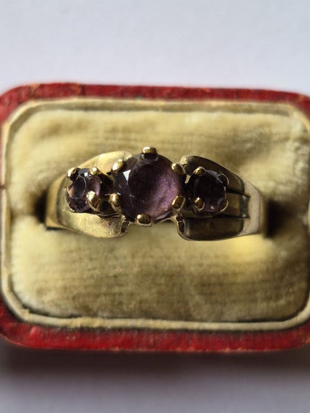 Vintage amethyst ring Carousel 1