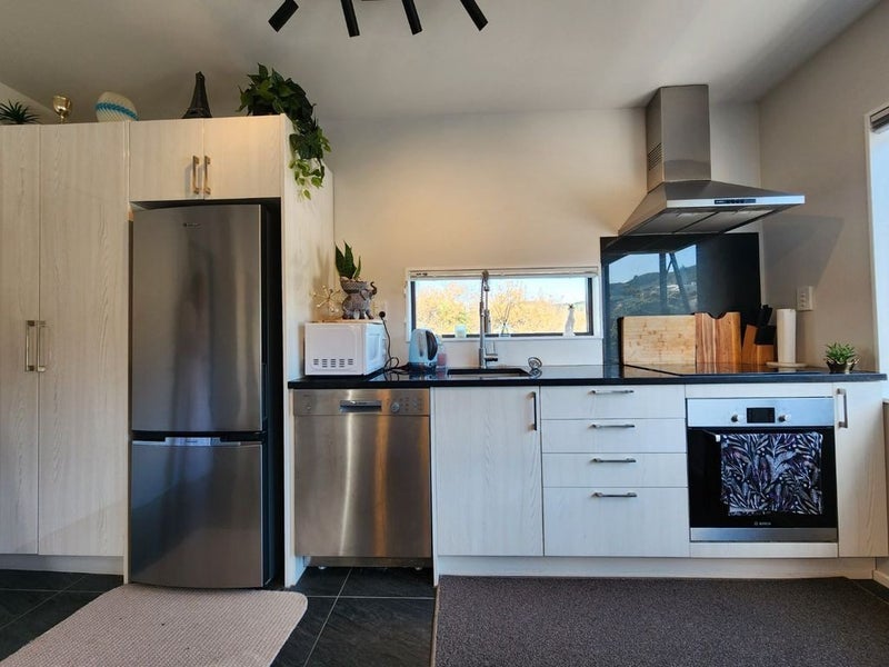 Tawa, 2 bedrooms64660862255234111