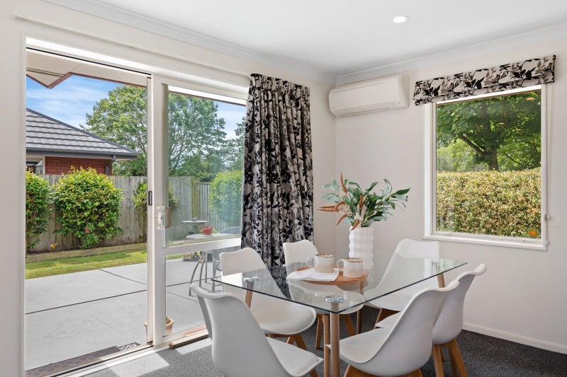 Over 60s on the park64660963309954112