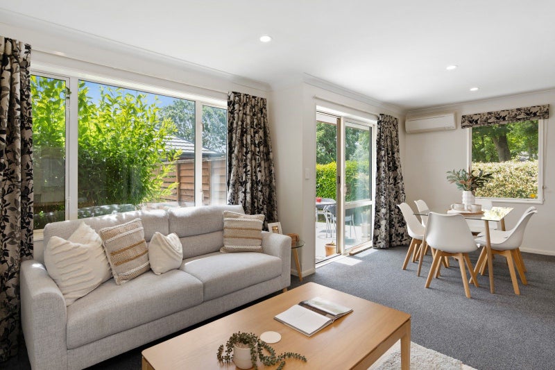 Over 60s on the park64660963309954113