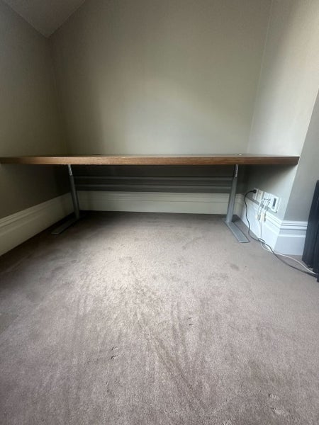 Adjustable workstation + ergonomic chair64661103796739111