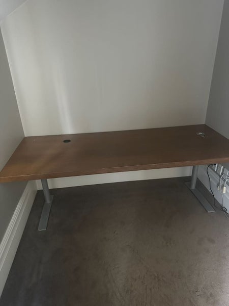 Adjustable workstation + ergonomic chair64661103796739112