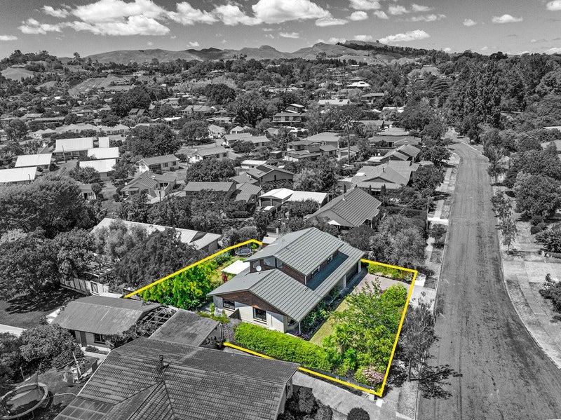 Spacious, Renovated, Family Home With '80s Flair64661154590723113