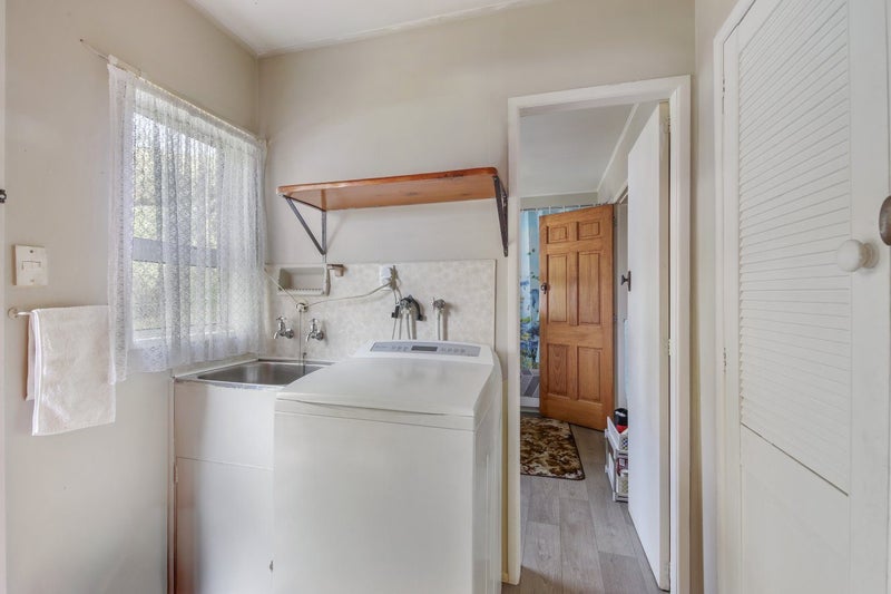 Superb Living at 9 Tipapa Place, Greta Valley64661255462530114