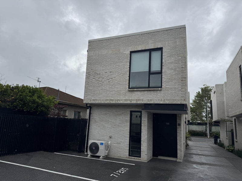 Sydenham, 3 bedrooms64661255516033111