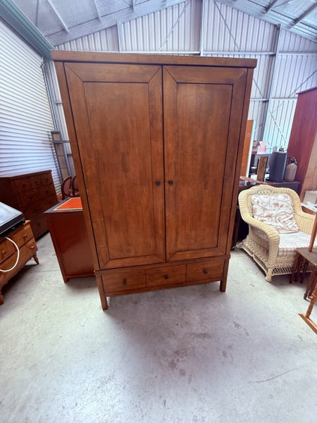 Modern XL Wooden Wardrobe with Draw x 1 Carousel 7