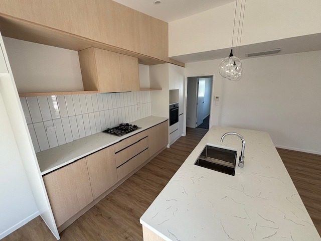 Cromwell, 4 bedrooms64661549265411113