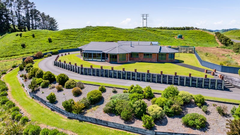 ELEVATED LIVING, INSPIRED BY VIEWS64693993829123110