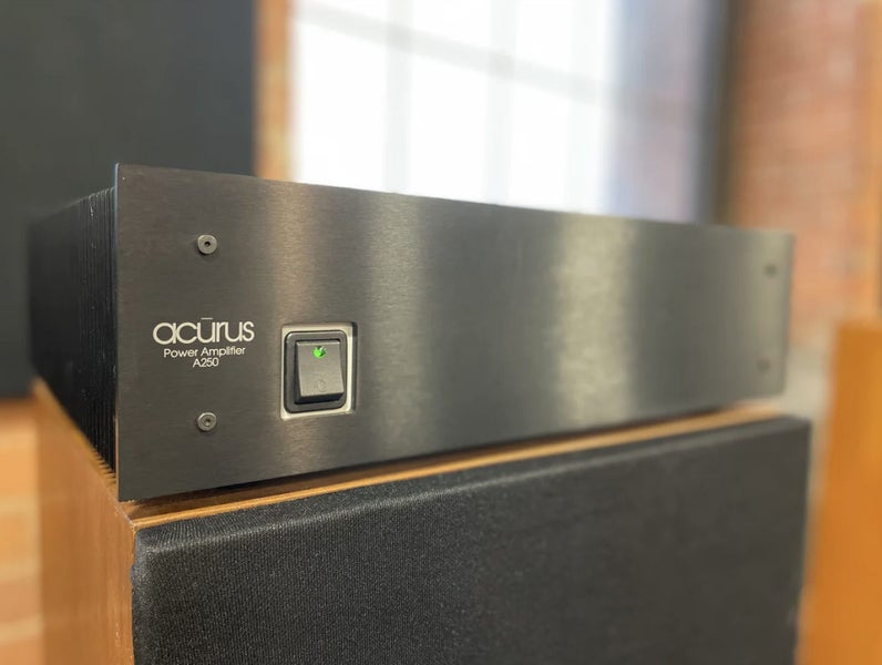 Acurus A250 power amp + Line10 Pre amp. Similar to Bryston Perreaux Carousel 1