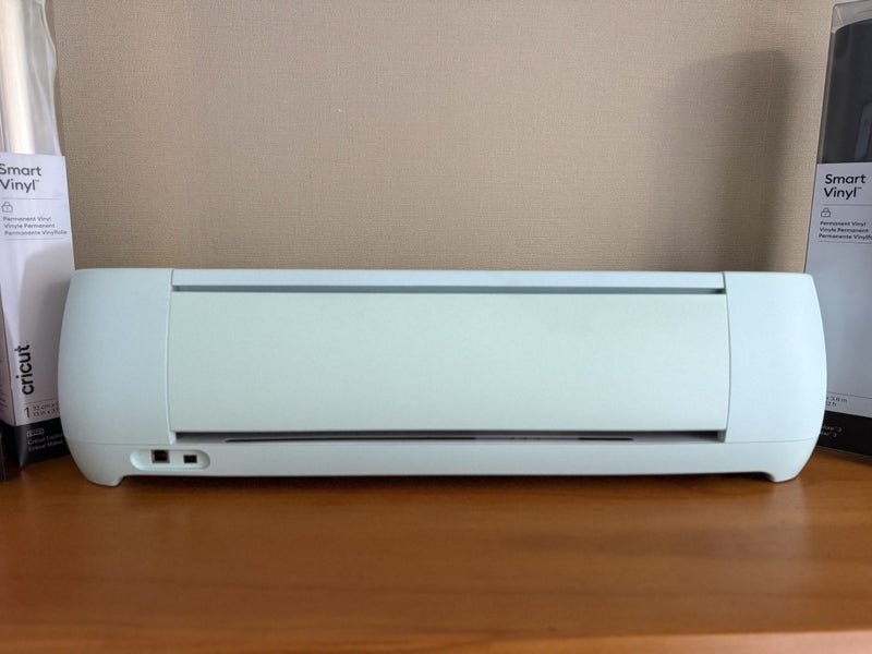 Cricut Explore 3 – Lightly Used + 4x Vinyl Rolls64662844280578113