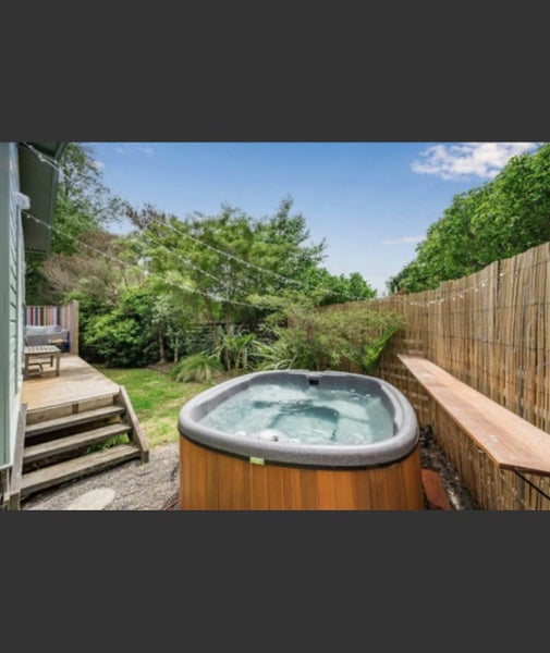 Raumati Beach, 3 bedrooms64663454368002111