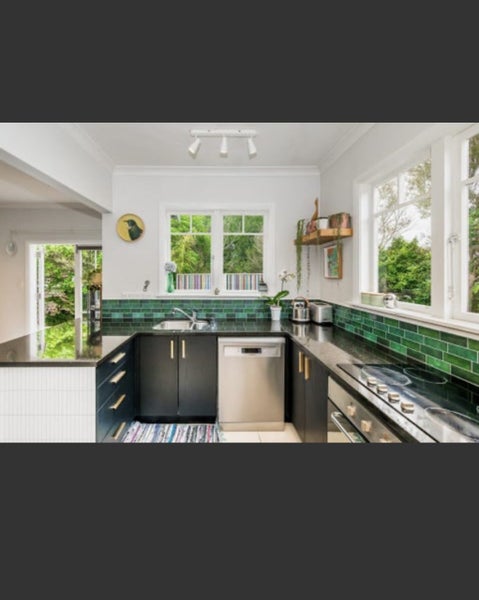 Raumati Beach, 3 bedrooms64663454368002112