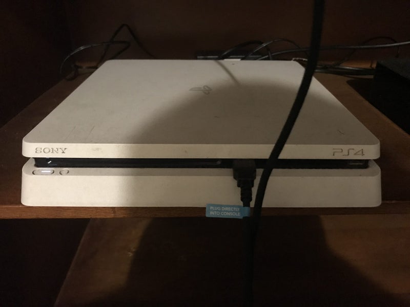 Ps4 console white (used) Carousel 1