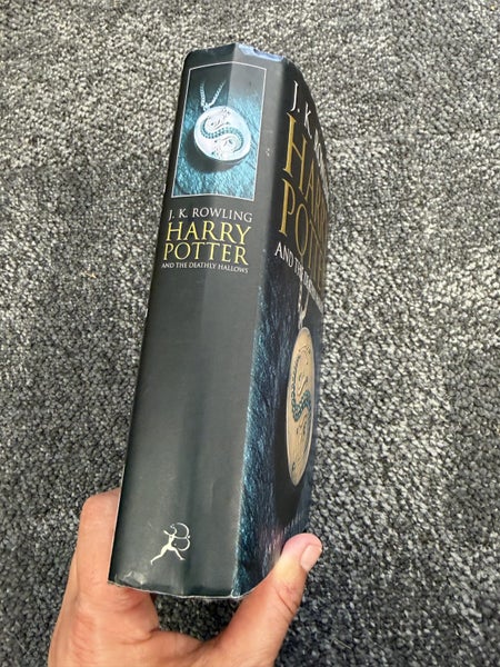 Harry Potter and the Deathly Hallows — First Edition (2007) Carousel 2