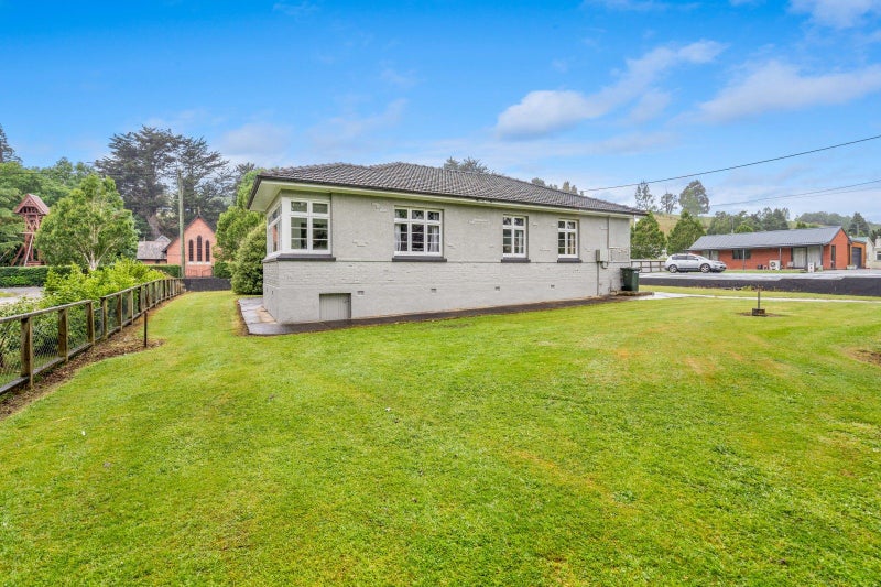 Classic Kiwi bungalow with personality plus64668882772994113